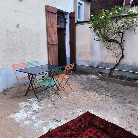 De L'epure Avec Patio Nyaraló
