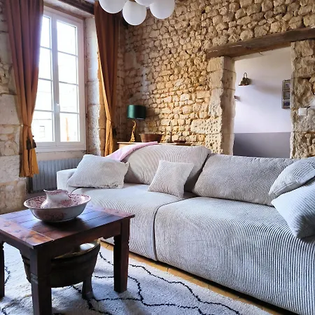 De L'epure Avec Patio Nyaraló