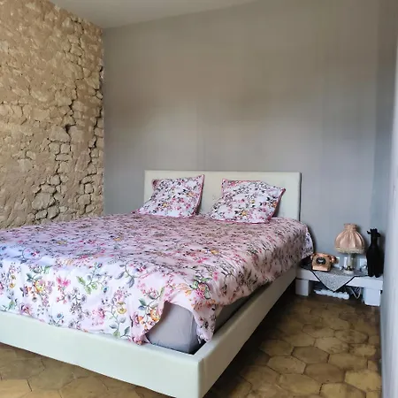 De L'epure Avec Patio Nyaraló